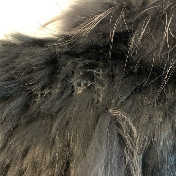 Simons woman’s black fur vest - Picture 5 of 9